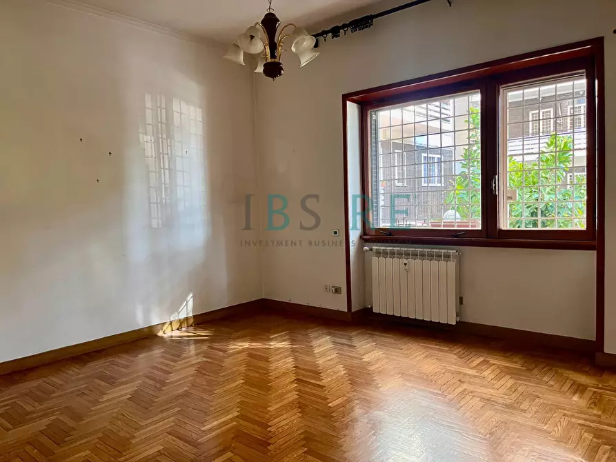 Immagine 2 di Appartamento in vendita  in Via Simone Martini a Roma