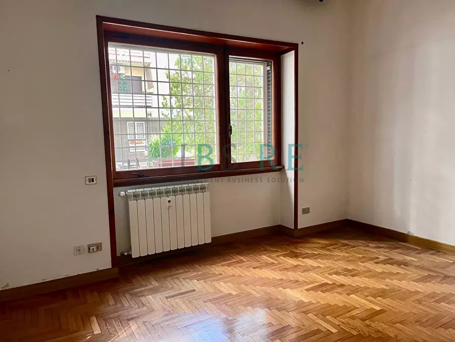 Immagine 3 di Appartamento in vendita  in Via Simone Martini a Roma