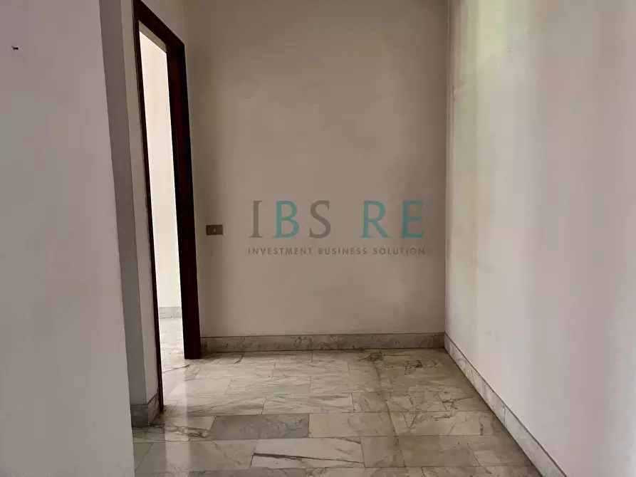 Immagine 10 di Appartamento in vendita  in Via Simone Martini a Roma