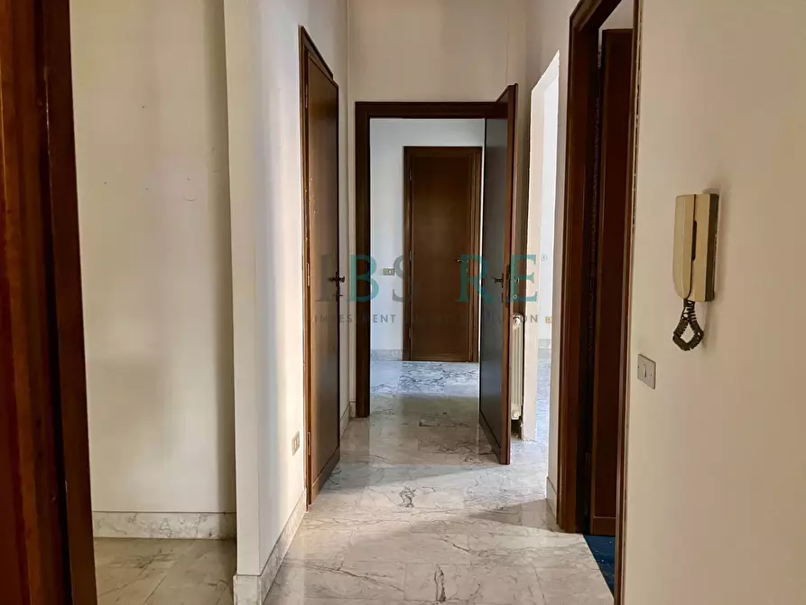 Immagine 9 di Appartamento in vendita  in Via Simone Martini a Roma