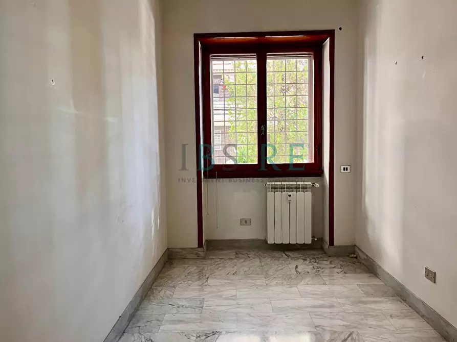Immagine 12 di Appartamento in vendita  in Via Simone Martini a Roma