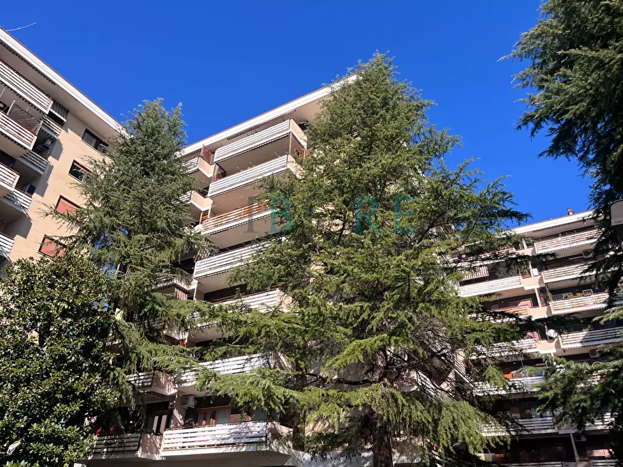 Immagine 19 di Appartamento in vendita  in Via Simone Martini a Roma