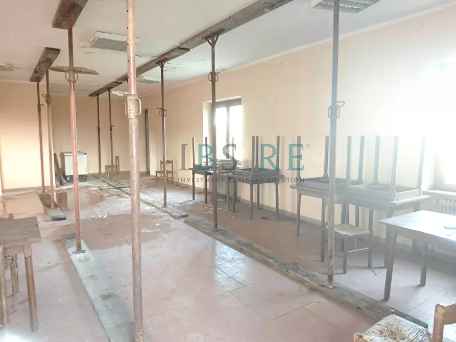 Immagine 9 di Locale commerciale in vendita  in VIA TRAVERSA PONTE DEL GRILLO 53 a Canale Monterano