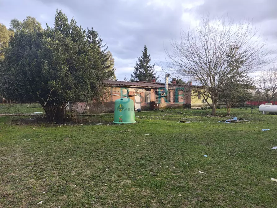 Immagine 2 di Locale commerciale in vendita  in VIA TRAVERSA PONTE DEL GRILLO 53 a Canale Monterano