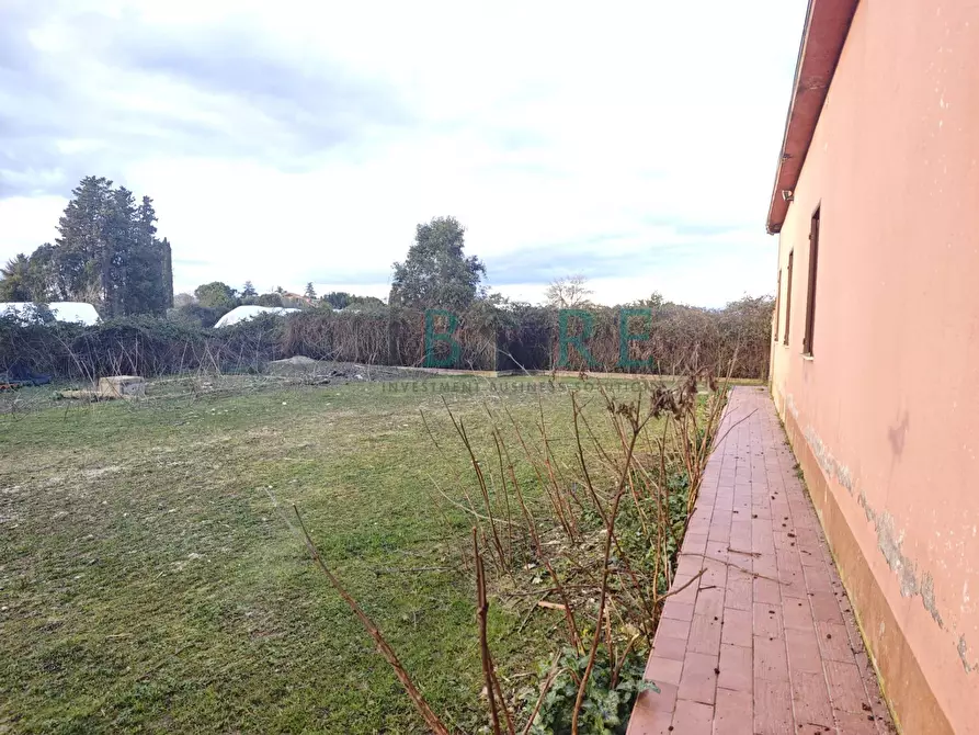 Immagine 20 di Locale commerciale in vendita  in VIA TRAVERSA PONTE DEL GRILLO 53 a Canale Monterano