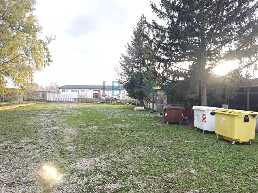 Immagine 21 di Locale commerciale in vendita  in VIA TRAVERSA PONTE DEL GRILLO 53 a Canale Monterano