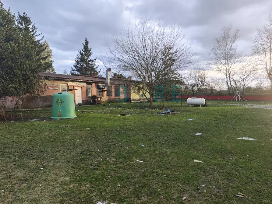 Immagine 4 di Locale commerciale in vendita  in VIA TRAVERSA PONTE DEL GRILLO 53 a Canale Monterano