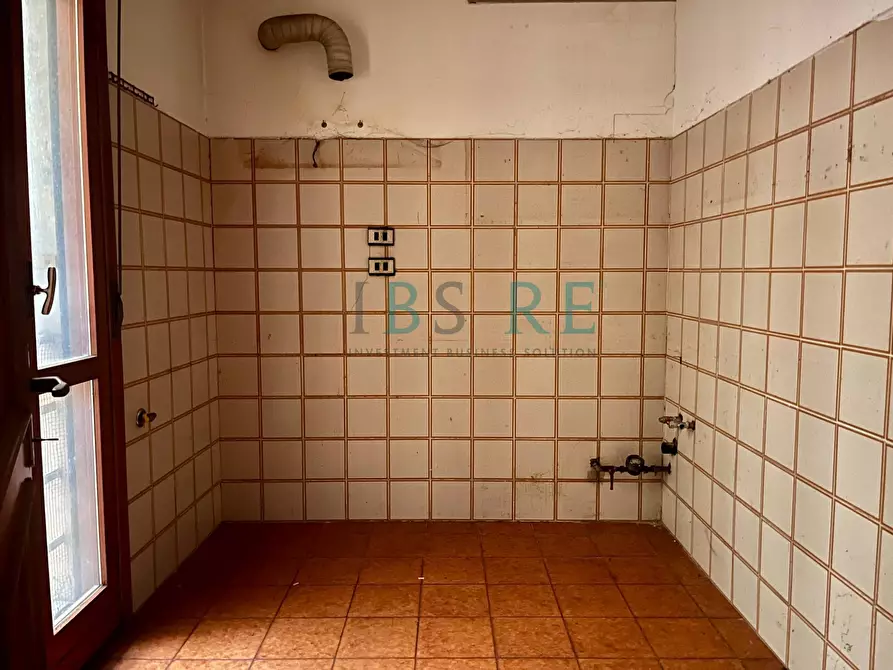 Immagine 12 di Appartamento in vendita  in Via Canton a Roma