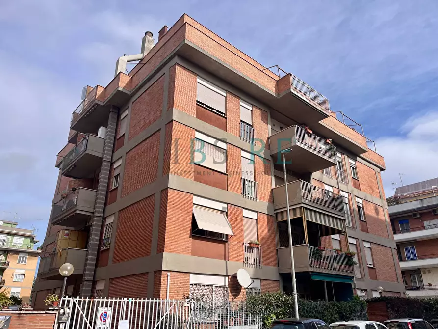 Immagine 1 di Appartamento in vendita  in Via Dei Della Bitta a Roma