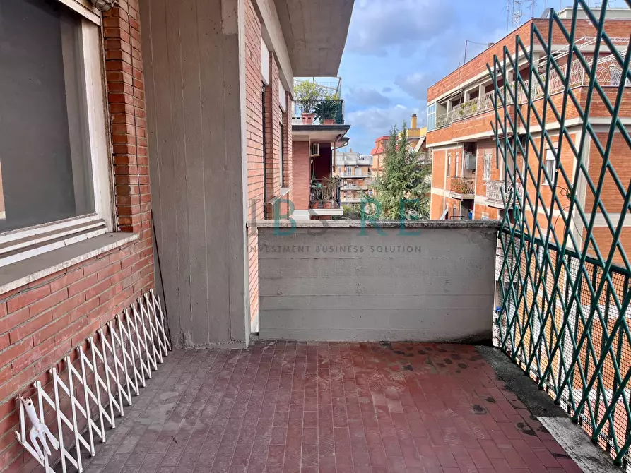 Immagine 15 di Appartamento in vendita  in Via Dei Della Bitta a Roma