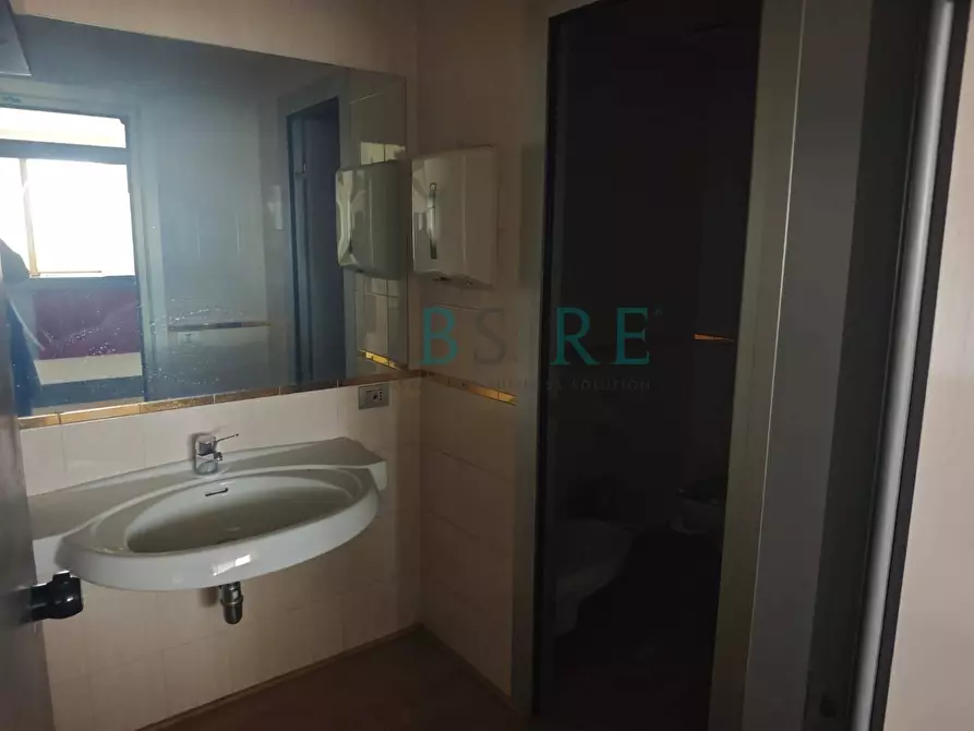 Immagine 14 di Ufficio in vendita  in Via Cesare Pavese a Roma
