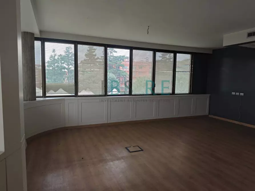 Immagine 2 di Ufficio in vendita  in Via Cesare Pavese a Roma