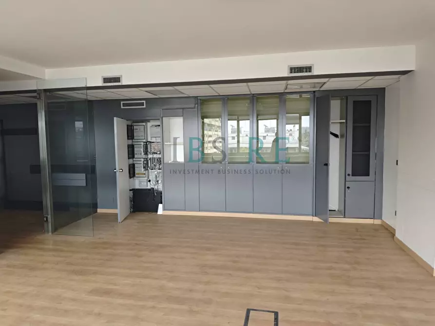 Immagine 3 di Ufficio in vendita  in Via Cesare Pavese a Roma