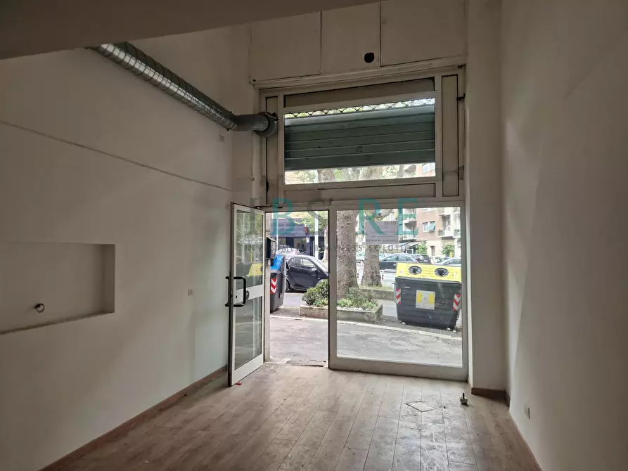 Immagine 7 di Locale commerciale in affitto  in via nomentana 332 a Roma