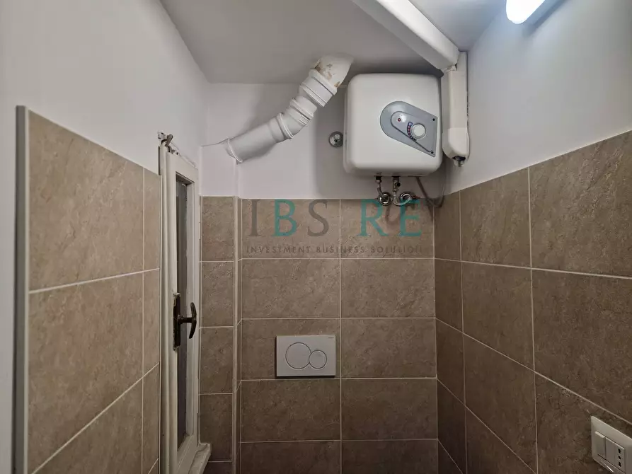 Immagine 11 di Locale commerciale in affitto  in via nomentana 332 a Roma