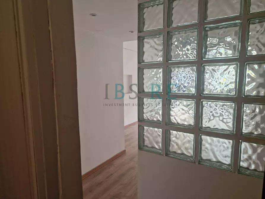 Immagine 12 di Locale commerciale in affitto  in via nomentana 332 a Roma