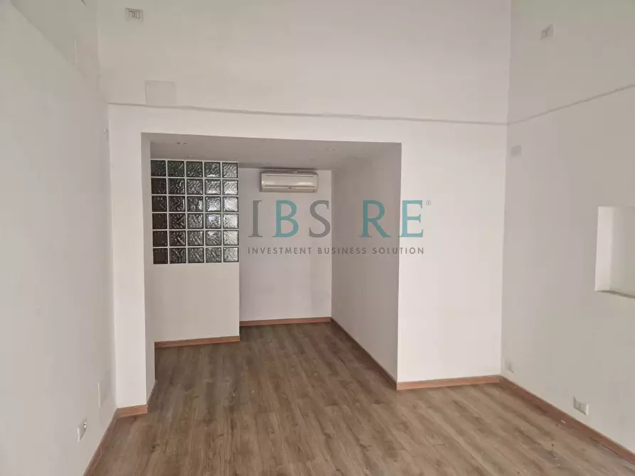 Immagine 16 di Locale commerciale in affitto  in via nomentana 332 a Roma