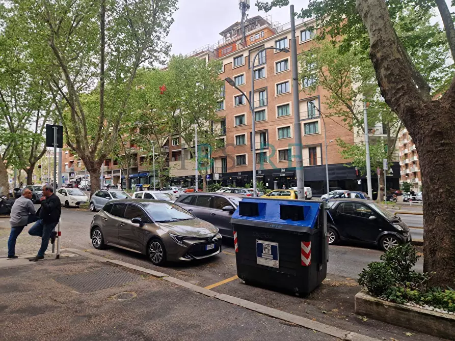 Immagine 17 di Locale commerciale in affitto  in via nomentana 332 a Roma