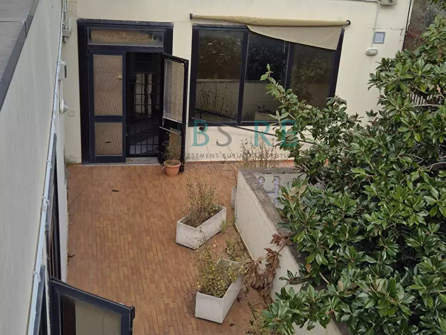 Immagine 12 di Palazzo in vendita  in Via dell'Imbrecciato 121 a Roma