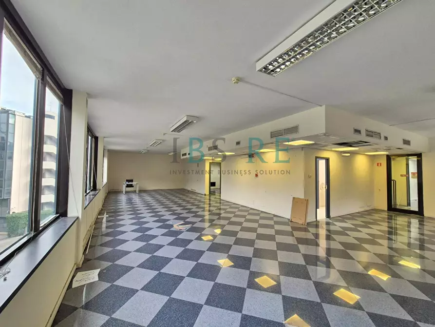 Immagine 17 di Palazzo in vendita  in Via dell'Imbrecciato 121 a Roma
