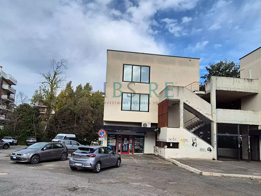 Immagine 3 di Palazzo in vendita  in Via dell'Imbrecciato 121 a Roma