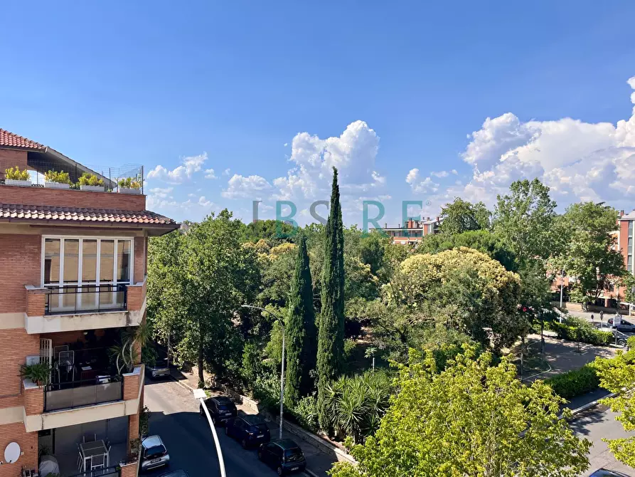 Immagine 11 di Appartamento in vendita  in Via Angiolo Cabrini a Roma