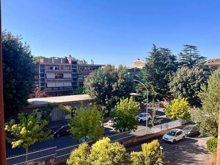 Immagine 13 di Appartamento in vendita  in Via Angiolo Cabrini a Roma