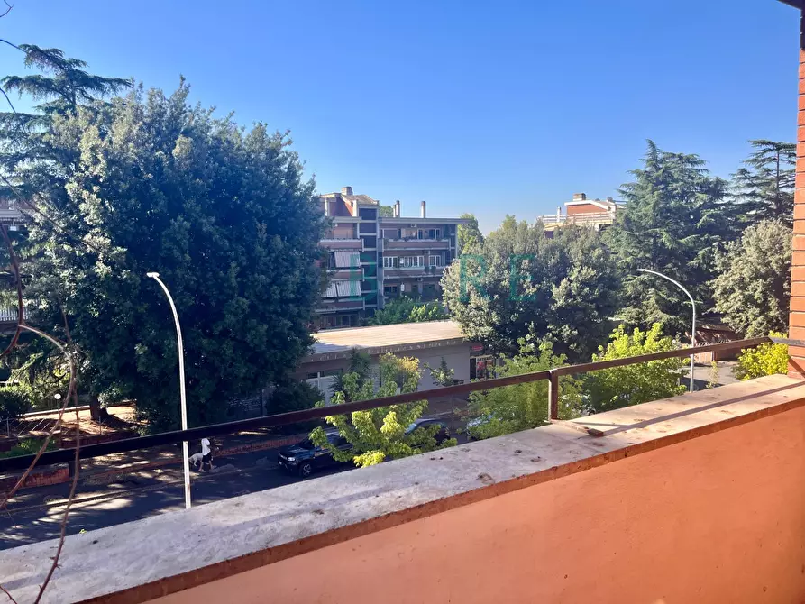 Immagine 15 di Appartamento in vendita  in Via Angiolo Cabrini a Roma