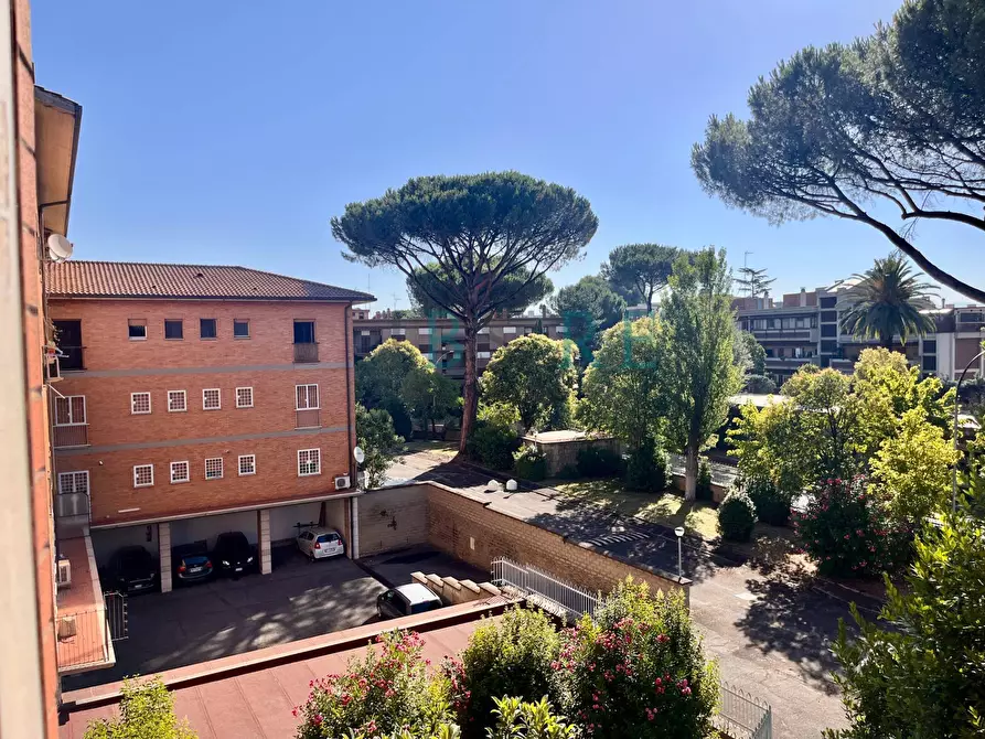 Immagine 18 di Appartamento in vendita  in Via Angiolo Cabrini a Roma