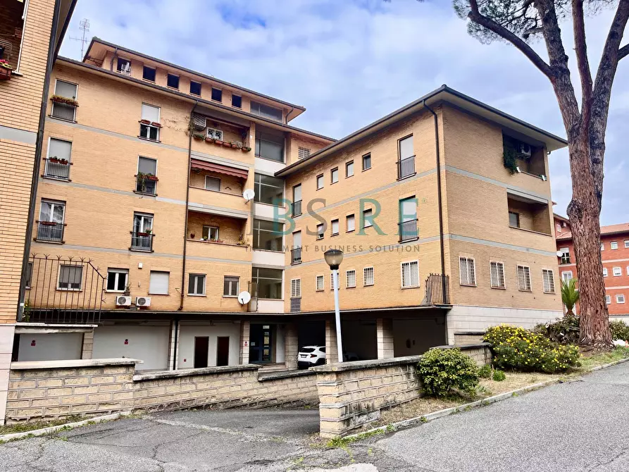 Immagine 3 di Appartamento in vendita  in Via Angiolo Cabrini a Roma