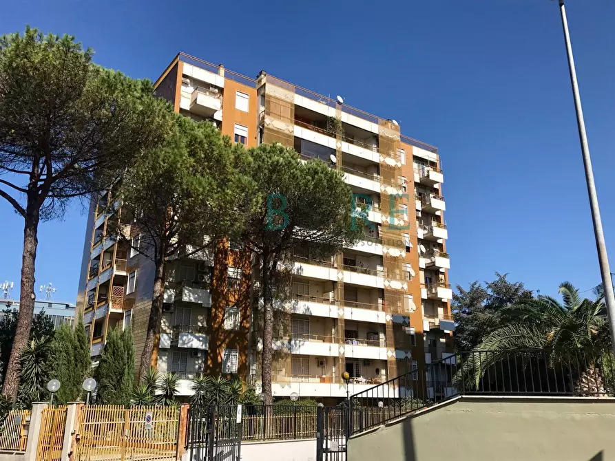Immagine 1 di Appartamento in vendita  in Via Canton a Roma