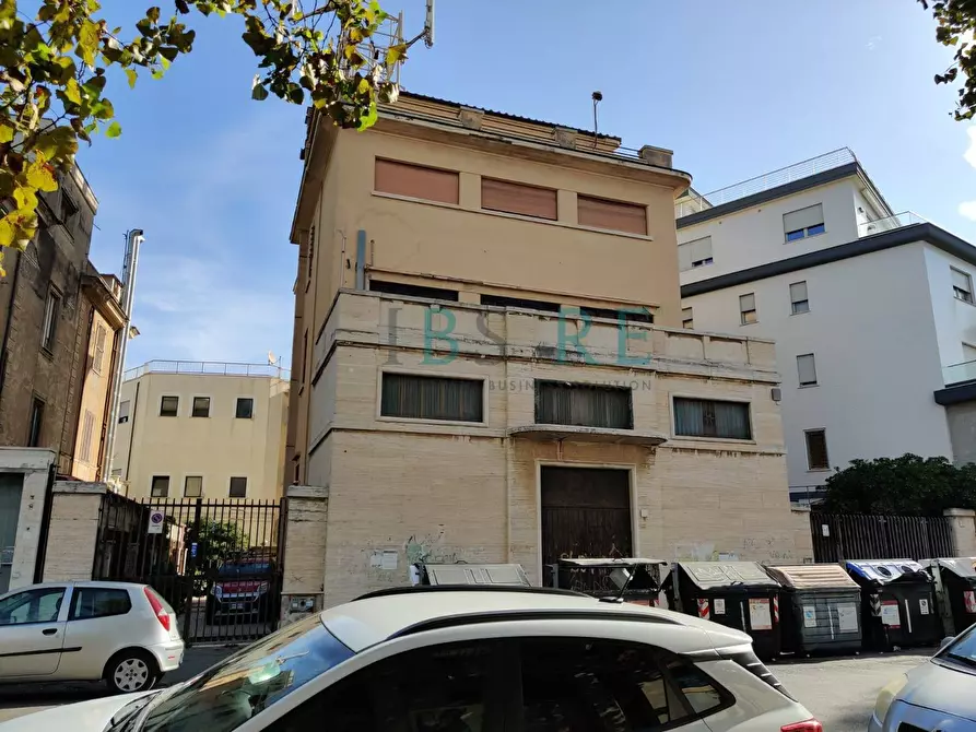 Immagine 3 di Palazzo in vendita  in via Claudio a Roma