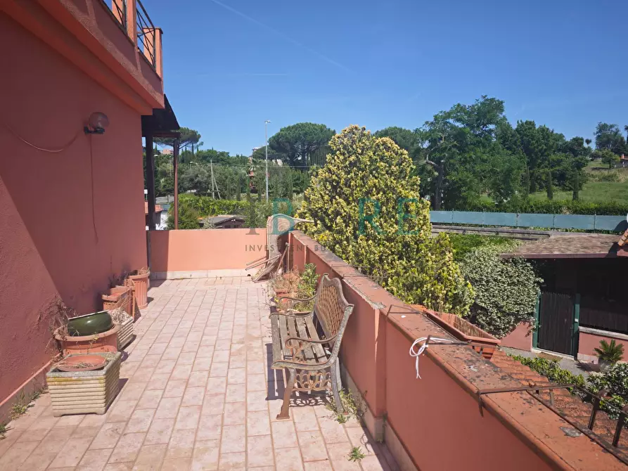 Immagine 3 di Appartamento in vendita  in Vicolo Silvestri a Roma