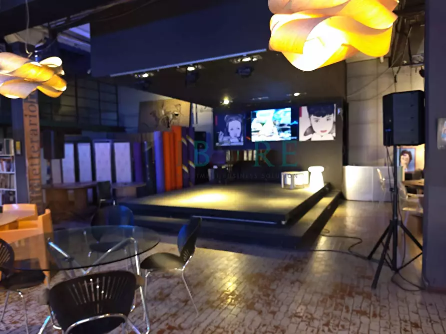 Immagine 3 di Locale commerciale in vendita  in via Ostiense 83-95 a Roma