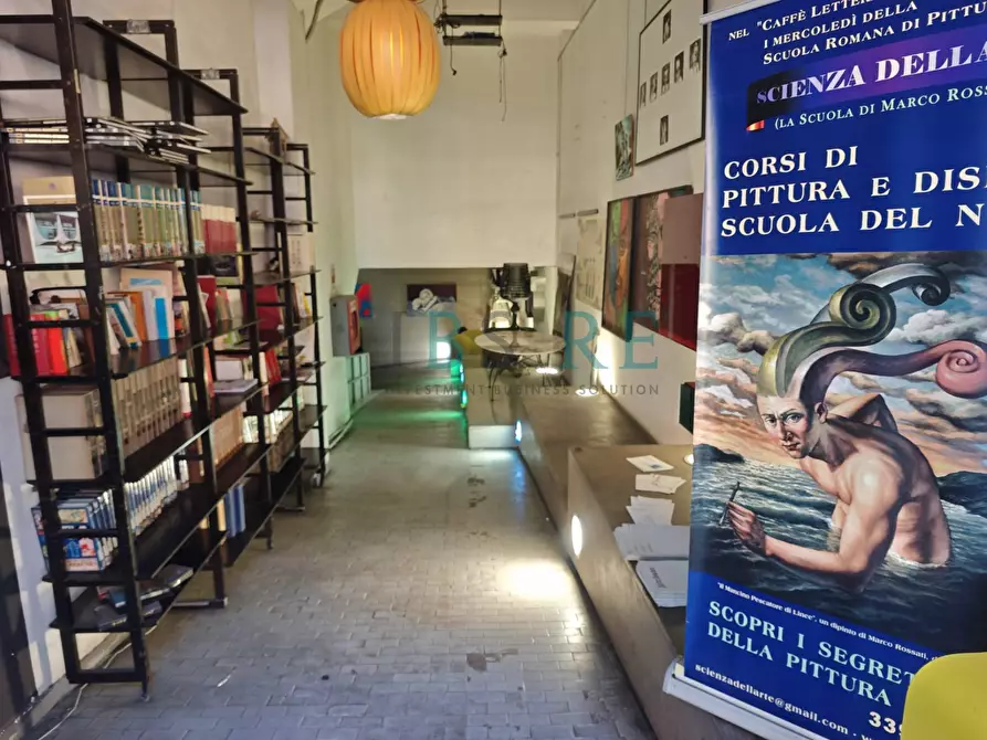 Immagine 6 di Locale commerciale in vendita  in via Ostiense 83-95 a Roma