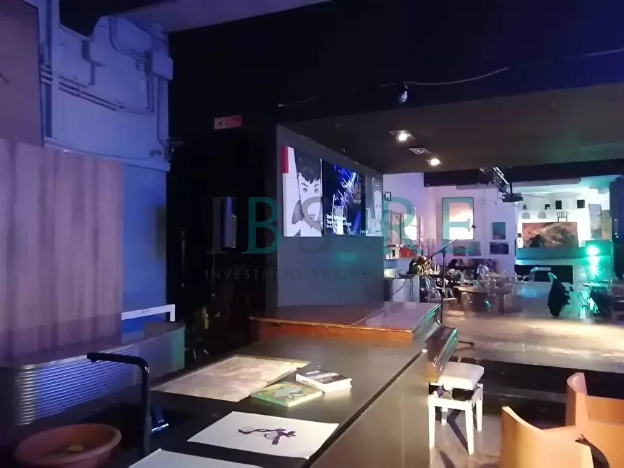 Immagine 11 di Locale commerciale in vendita  in via Ostiense 83-95 a Roma