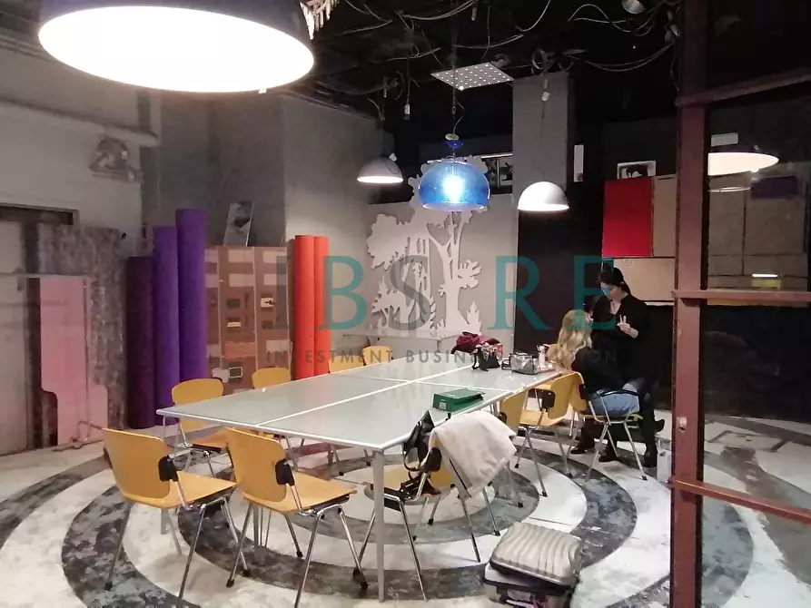 Immagine 13 di Locale commerciale in vendita  in via Ostiense 83-95 a Roma