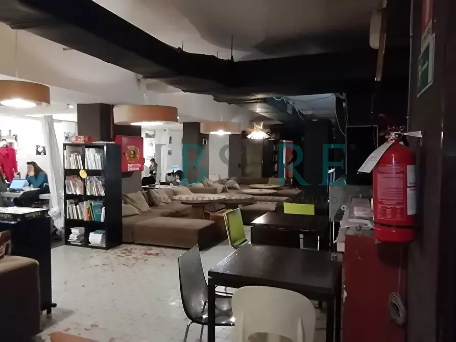 Immagine 20 di Locale commerciale in vendita  in via Ostiense 83-95 a Roma