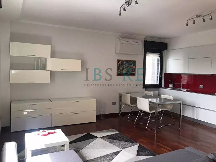 Immagine 4 di Appartamento in vendita  in Via Andrea Solario a Roma