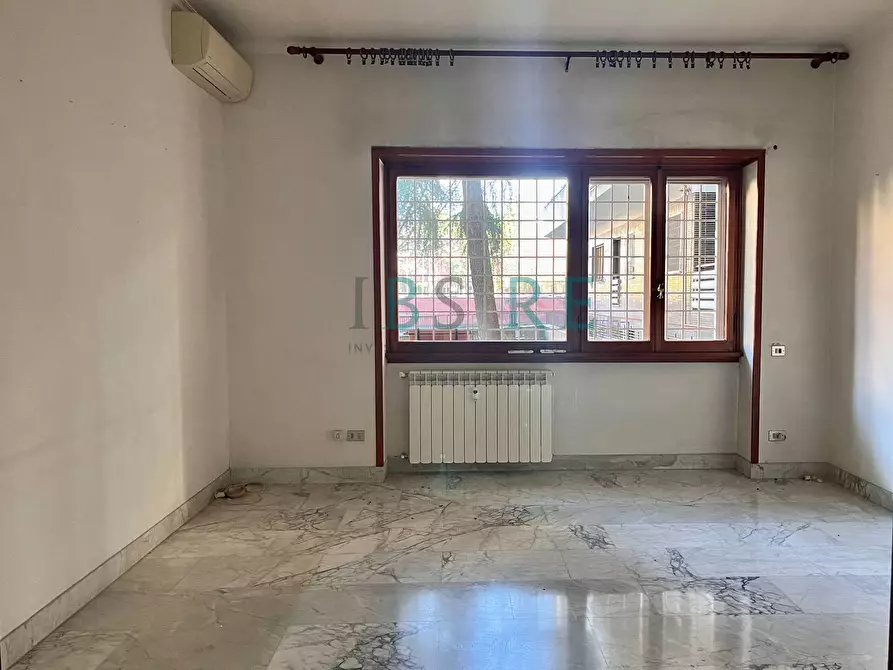 Immagine 5 di Appartamento in vendita  in Via Simone Martini a Roma