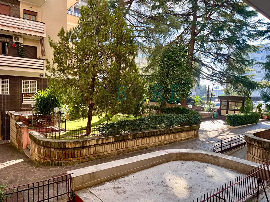 Immagine 15 di Appartamento in vendita  in Via Simone Martini a Roma