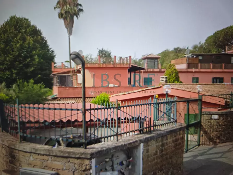 Immagine 3 di Appartamento in vendita  in Vicolo Silvestri a Roma