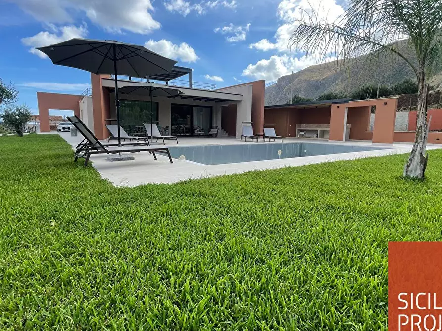 Immagine 3 di Villa in vendita  in Fraginesi SNC a Castellammare Del Golfo