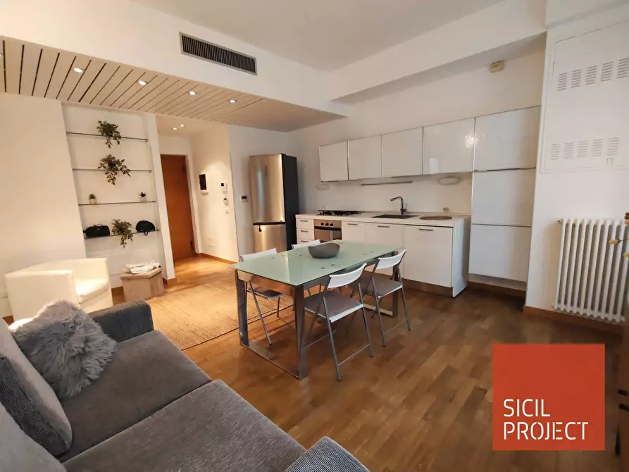 Immagine 2 di Appartamento in affitto  in via mariano stabile a Palermo