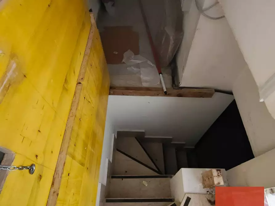 Immagine 13 di Negozio in affitto  in corso VI aprile 205 a Alcamo