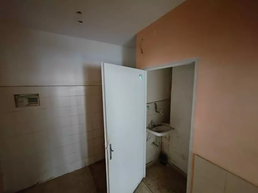 Immagine 4 di Locale commerciale in vendita  in Via Corso D'Italia a Bassiano