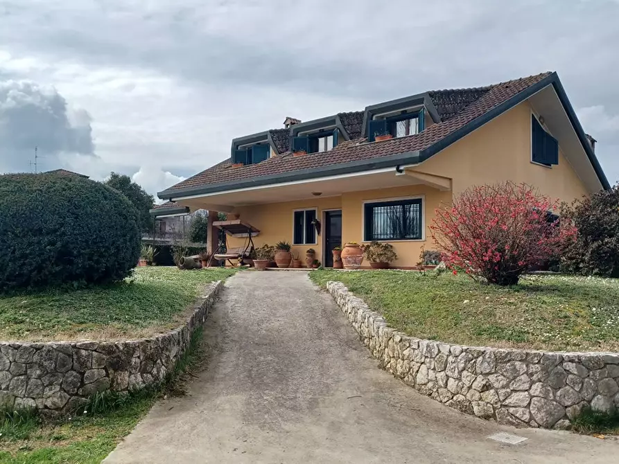 Immagine 1 di Villa in vendita  a Frosinone