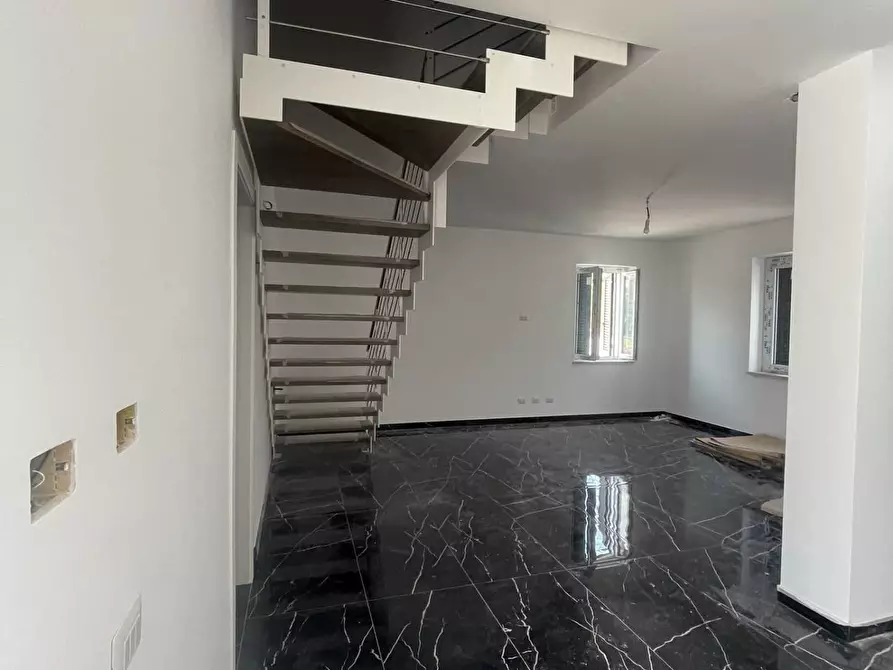 Immagine 14 di Villa in vendita  in contrada moroni snc a Vico Nel Lazio