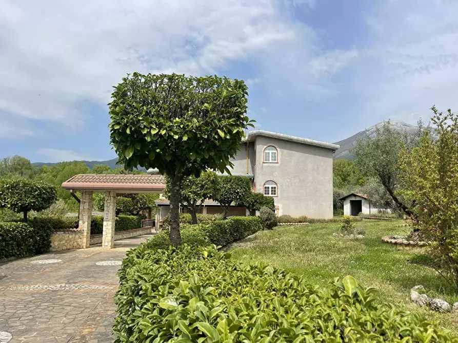 Immagine 1 di Villa in vendita  in CONTRADA POZZO MARINARO 1 a Vico Nel Lazio