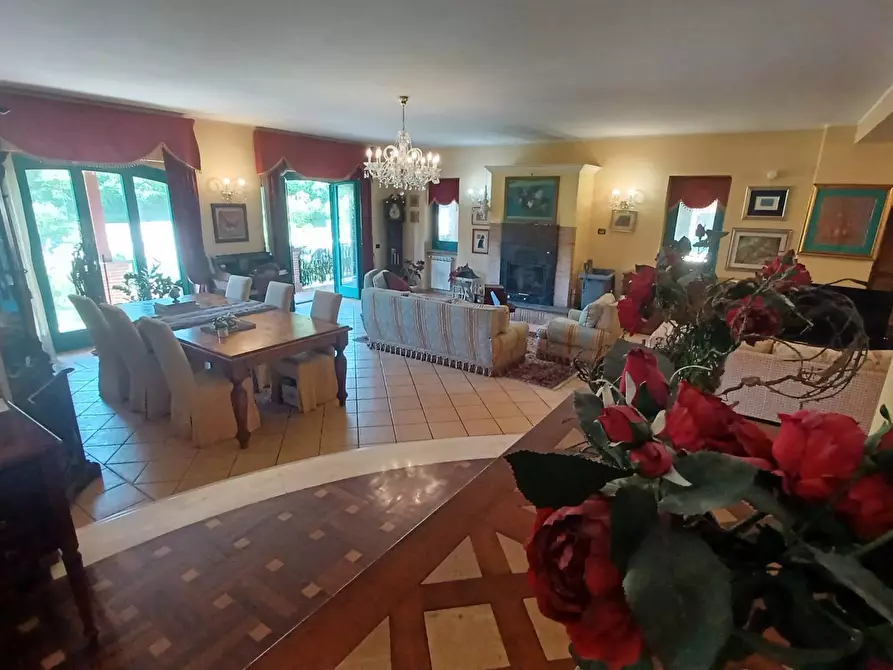 Immagine 4 di Villa in vendita  in Via Aldo Moro 27 a Alatri